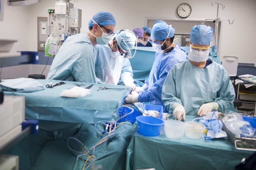 LUMC ontwikkelt barometer die inzicht geeft in milieubelasting operatiekamers